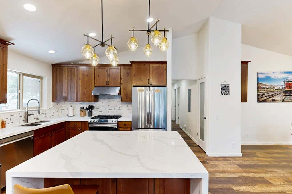 Modern, bright home with great deck - walk to Kings Beach, golf & town