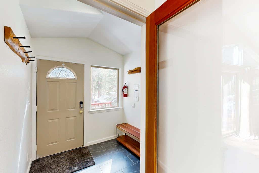 Modern, bright home with great deck - walk to Kings Beach, golf & town