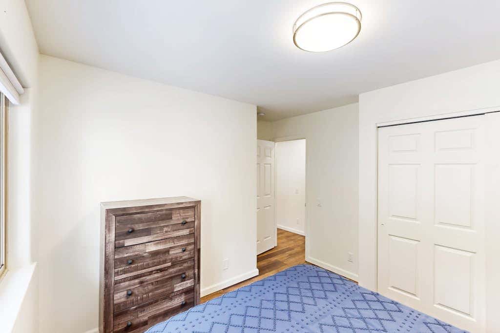 Modern, bright home with great deck - walk to Kings Beach, golf & town