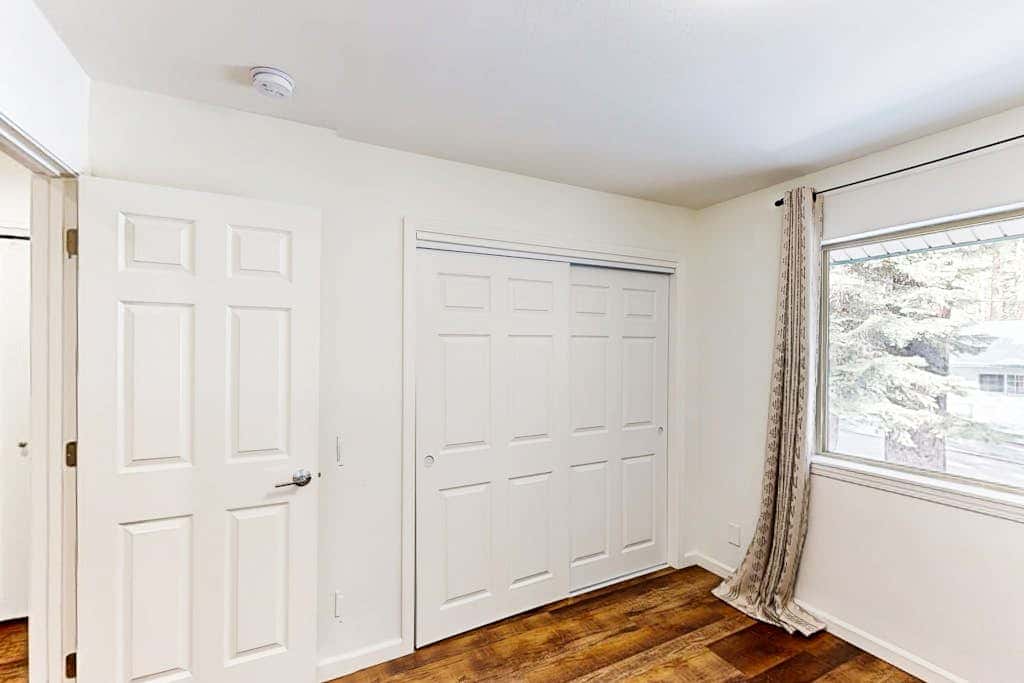Modern, bright home with great deck - walk to Kings Beach, golf & town
