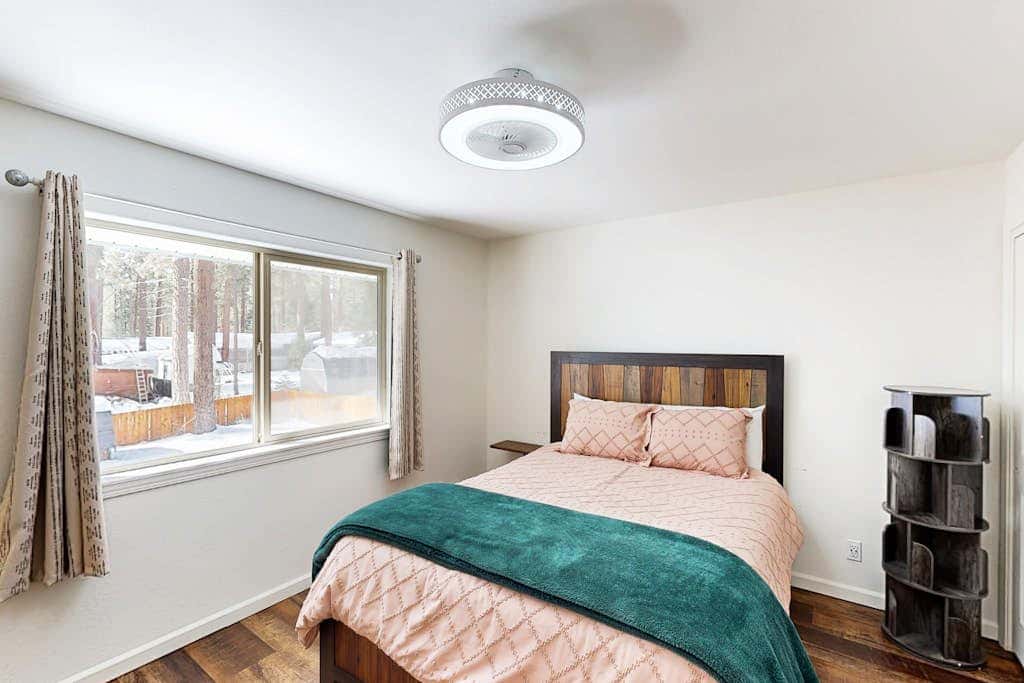 Modern, bright home with great deck - walk to Kings Beach, golf & town