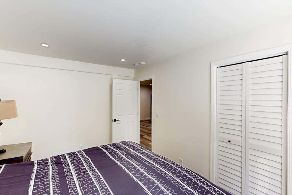 Modern, bright home with great deck - walk to Kings Beach, golf & town