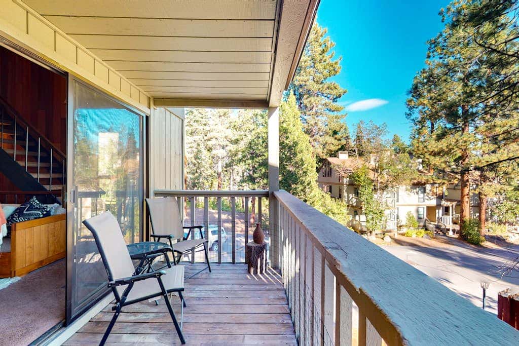 Cozy, 3-story condo with prime location, seasonal pool, tennis & sauna