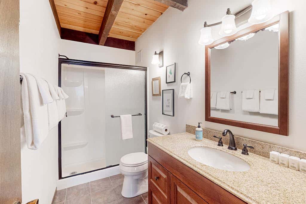 Cozy, 3-story condo with prime location, seasonal pool, tennis & sauna