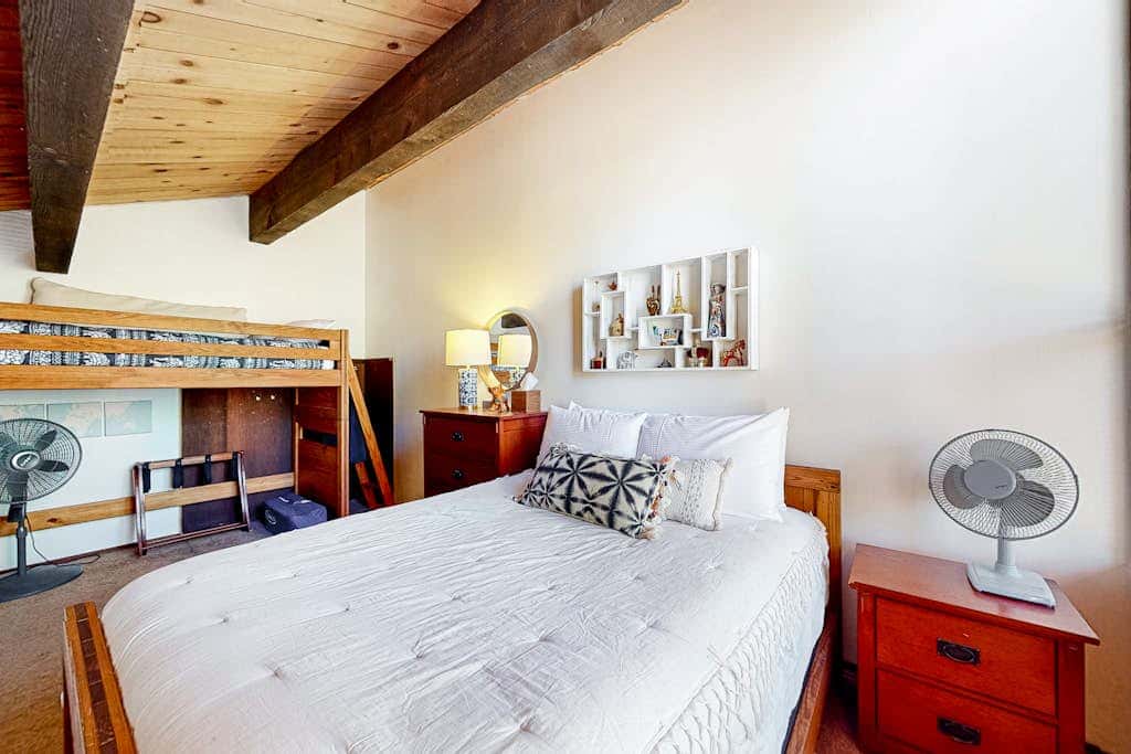 Cozy, 3-story condo with prime location, seasonal pool, tennis & sauna