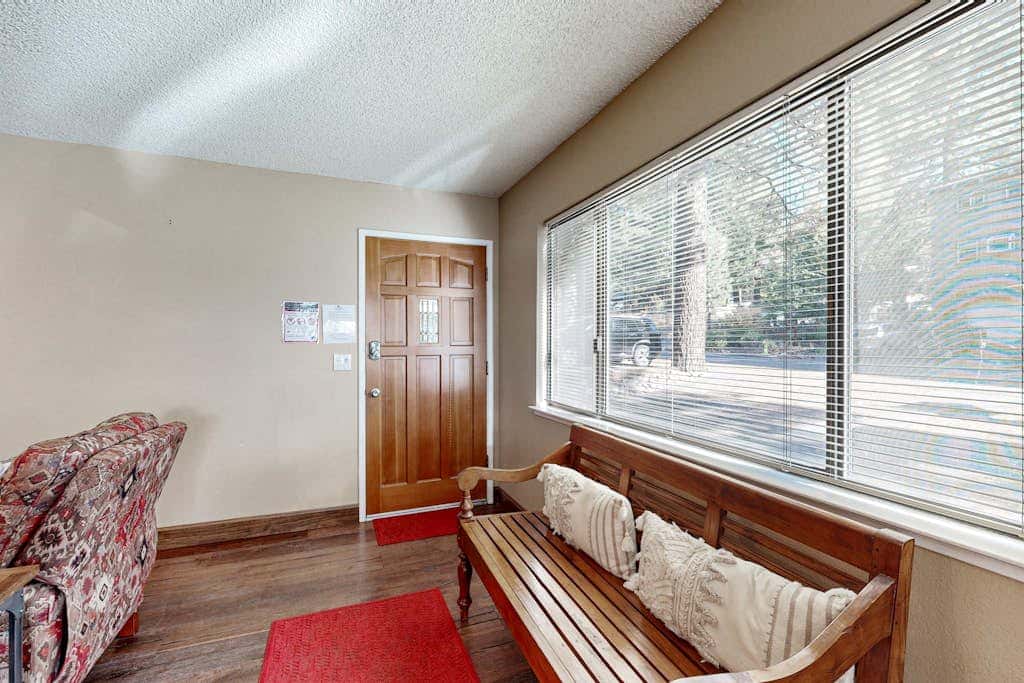 Dog-Friendly Duplex with fireplace, balcony and free internet