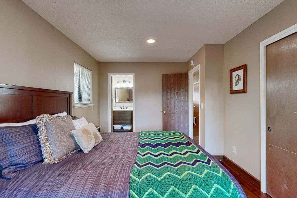 Dog-Friendly Duplex with fireplace, balcony and free internet
