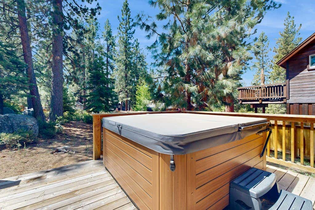 with Private Hot Tub & Deck Short Walk to Beach, Near Skiing