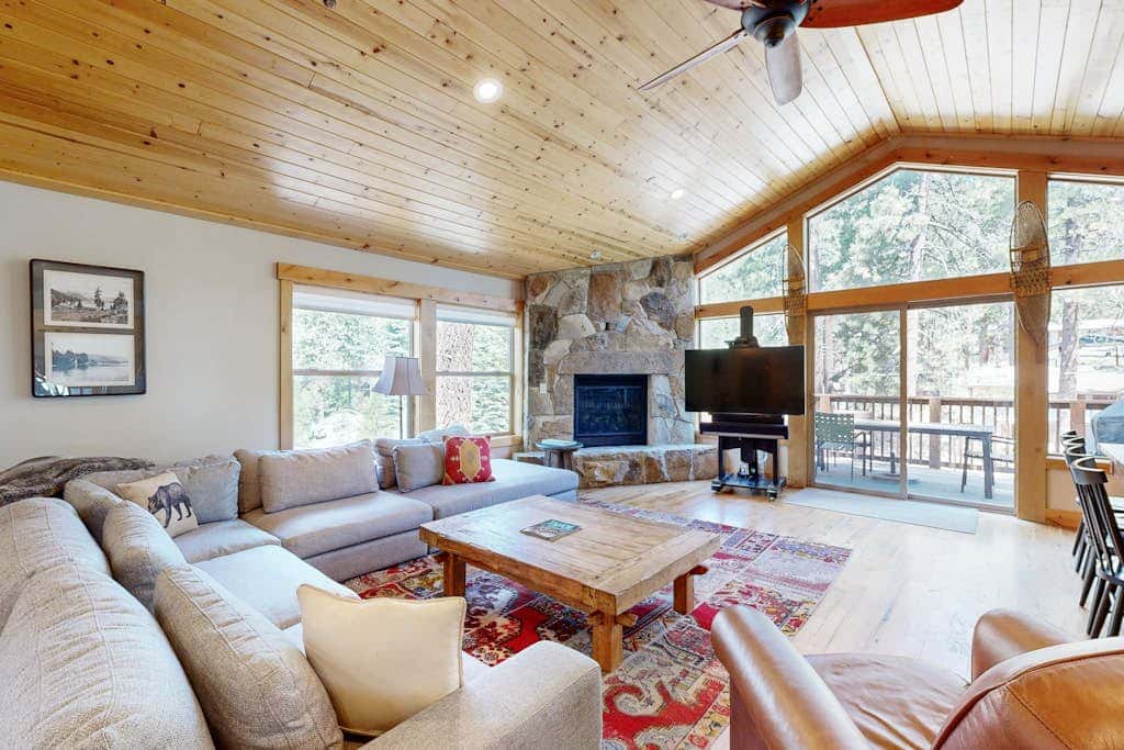 with Private Hot Tub & Deck Short Walk to Beach, Near Skiing