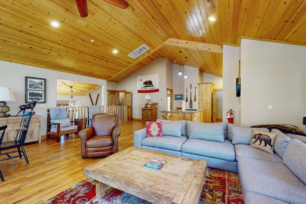 with Private Hot Tub & Deck Short Walk to Beach, Near Skiing
