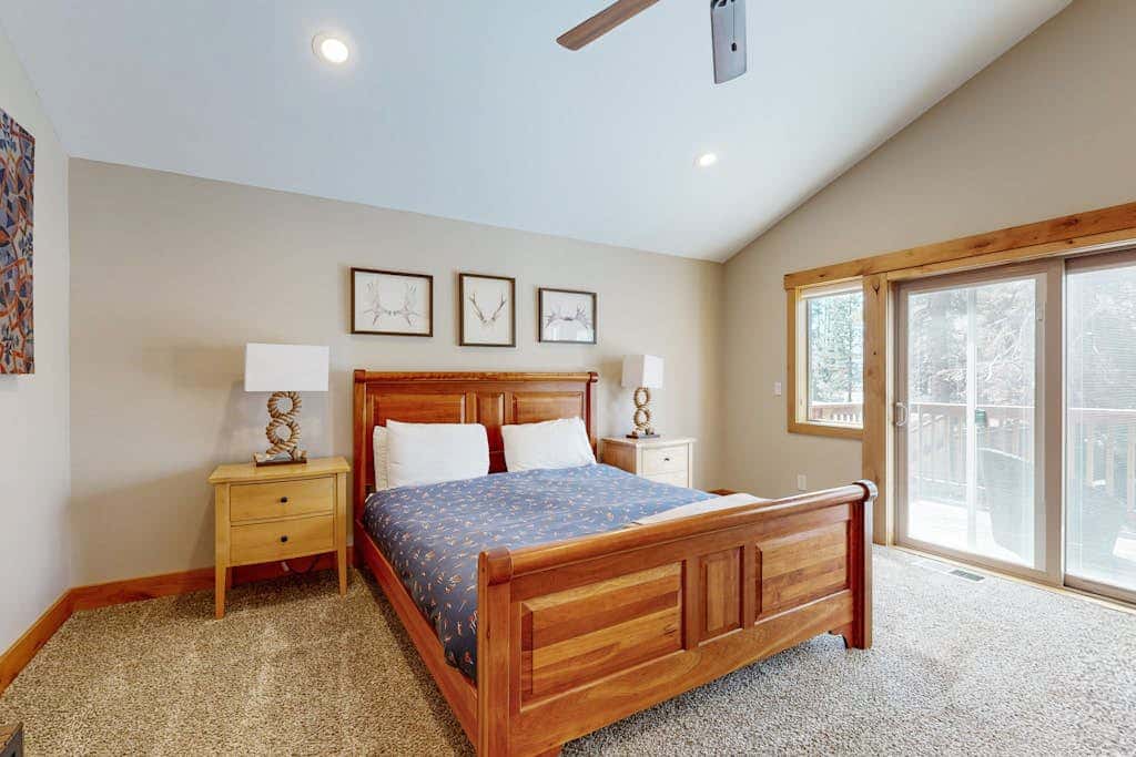 with Private Hot Tub & Deck Short Walk to Beach, Near Skiing