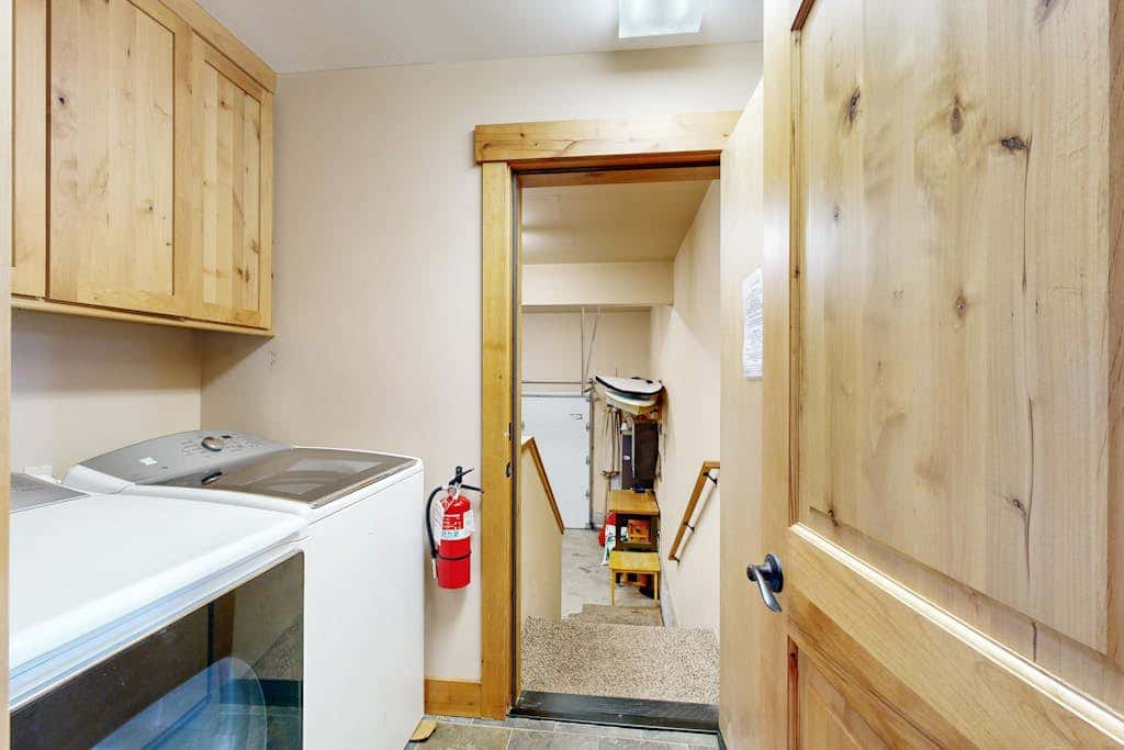 with Private Hot Tub & Deck Short Walk to Beach, Near Skiing