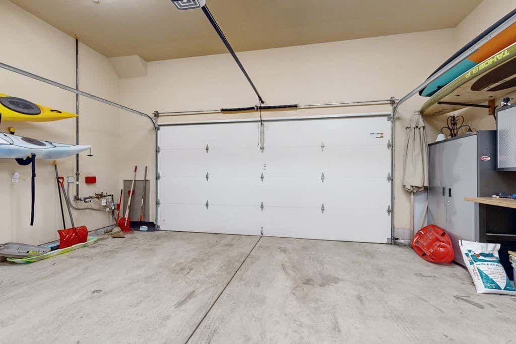 with Private Hot Tub & Deck Short Walk to Beach, Near Skiing