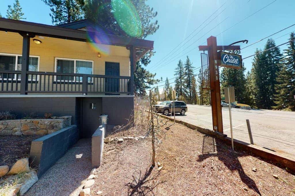 Wholesome hotel with lakeview, golf, skiing, WiFi, & Netflix
