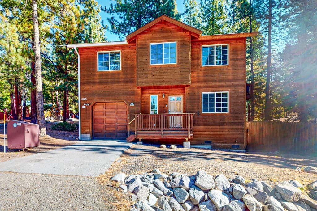 Cozy, enchanting retreat with hot tub, stunning deck, & balcony - close to beach