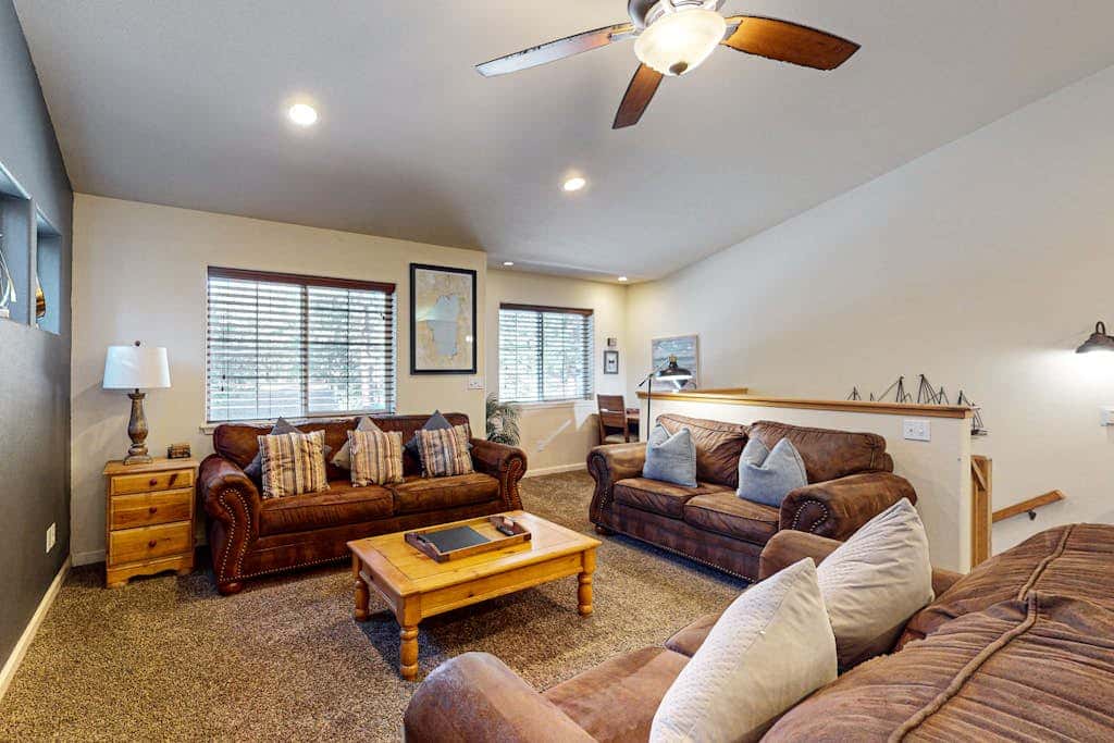 Cozy, enchanting retreat with hot tub, stunning deck, & balcony - close to beach