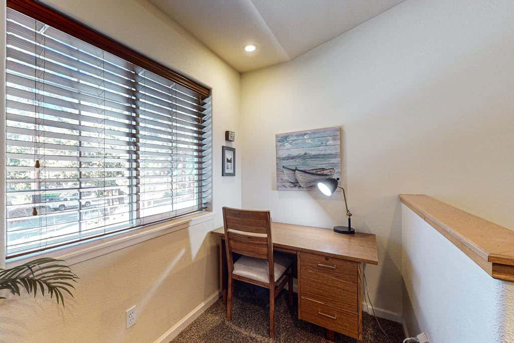 Cozy, enchanting retreat with hot tub, stunning deck, & balcony - close to beach