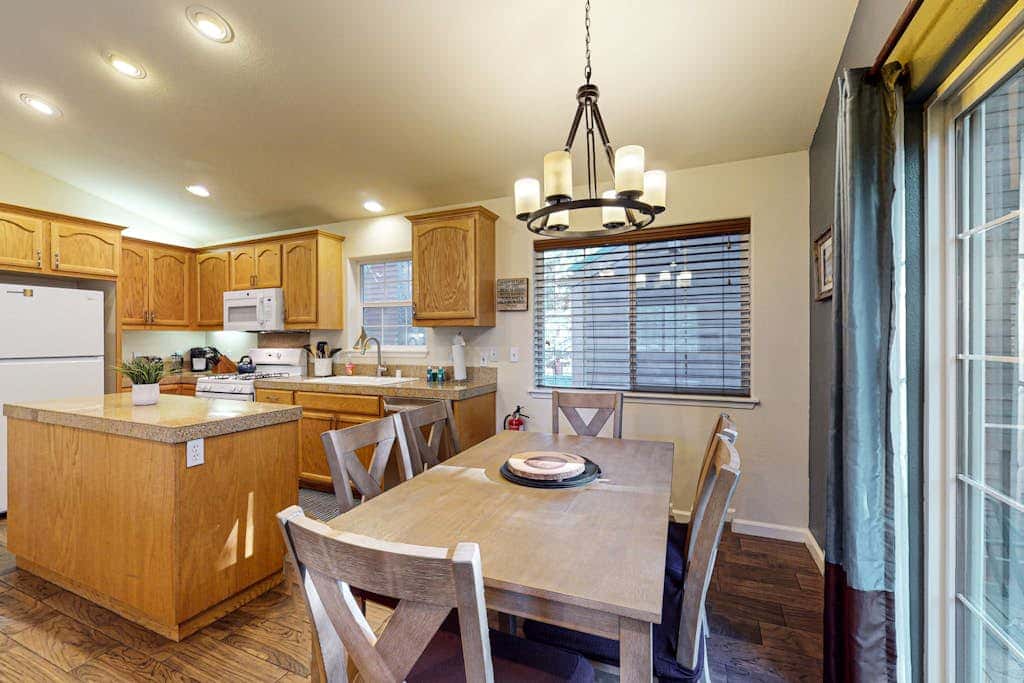 Cozy, enchanting retreat with hot tub, stunning deck, & balcony - close to beach