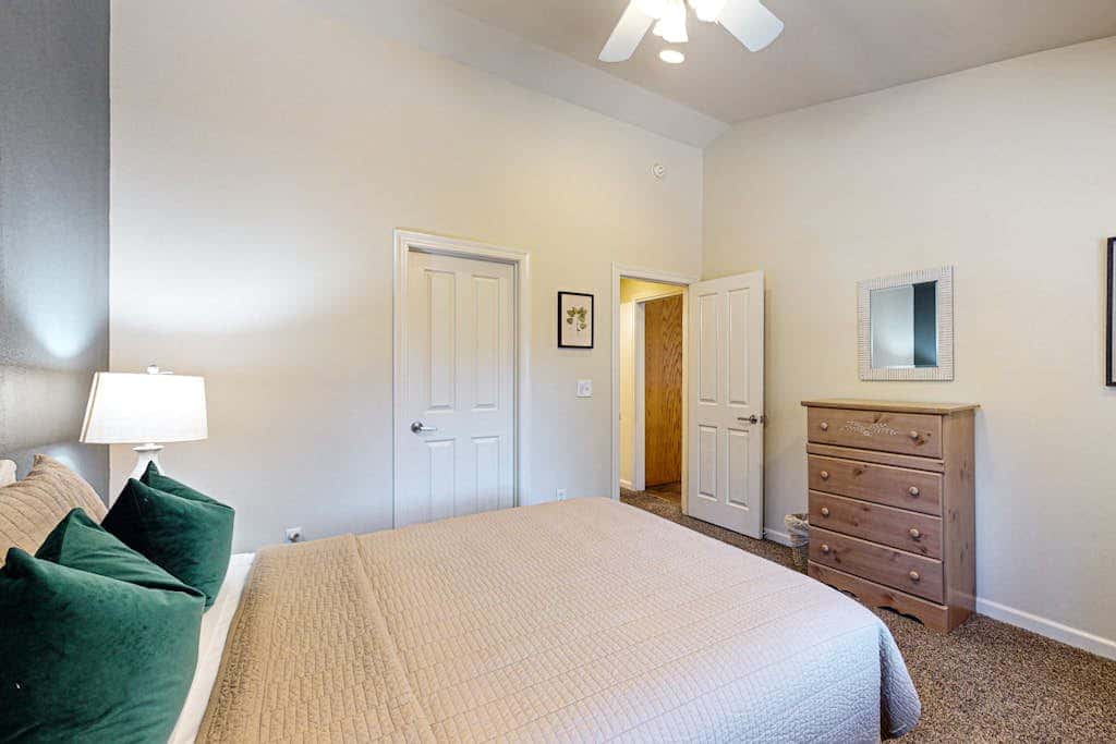 Cozy, enchanting retreat with hot tub, stunning deck, & balcony - close to beach