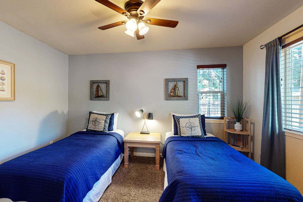 Cozy, enchanting retreat with hot tub, stunning deck, & balcony - close to beach
