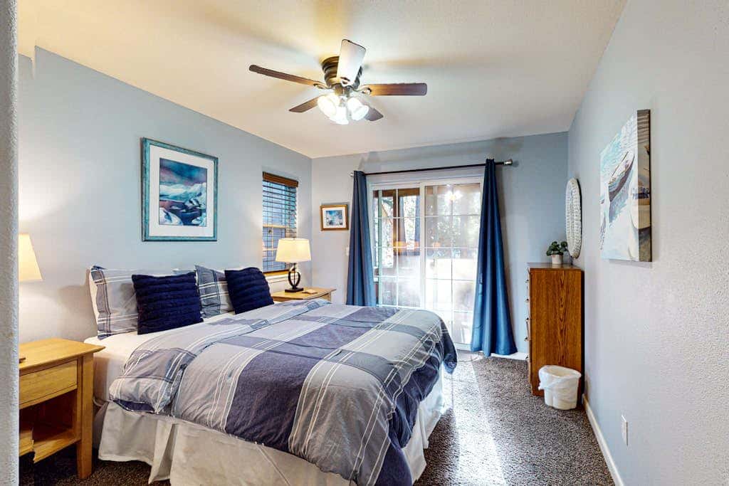 Cozy, enchanting retreat with hot tub, stunning deck, & balcony - close to beach