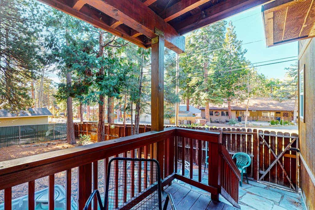 Cozy, enchanting retreat with hot tub, stunning deck, & balcony - close to beach