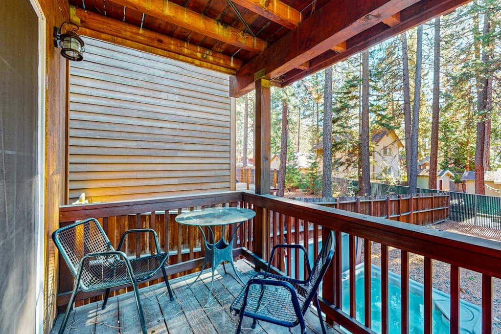 Cozy, enchanting retreat with hot tub, stunning deck, & balcony - close to beach