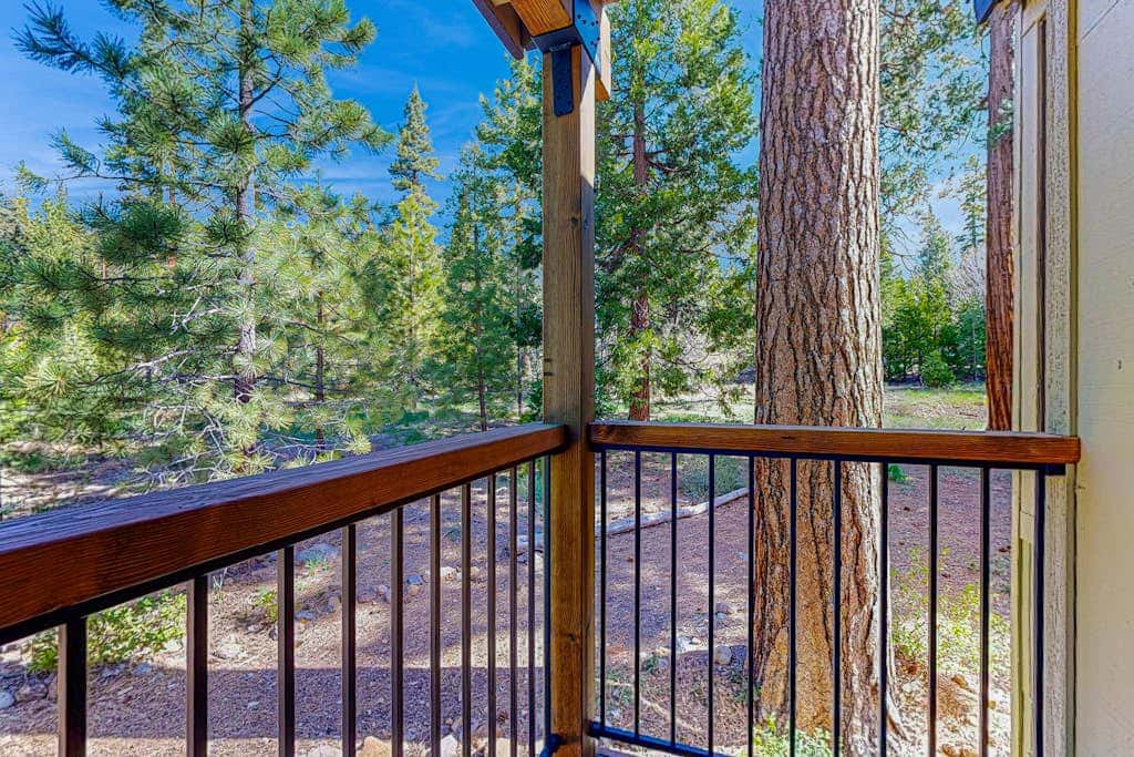 Eclectic second floor condo with loft, balcony, & gas fireplace - family friendly