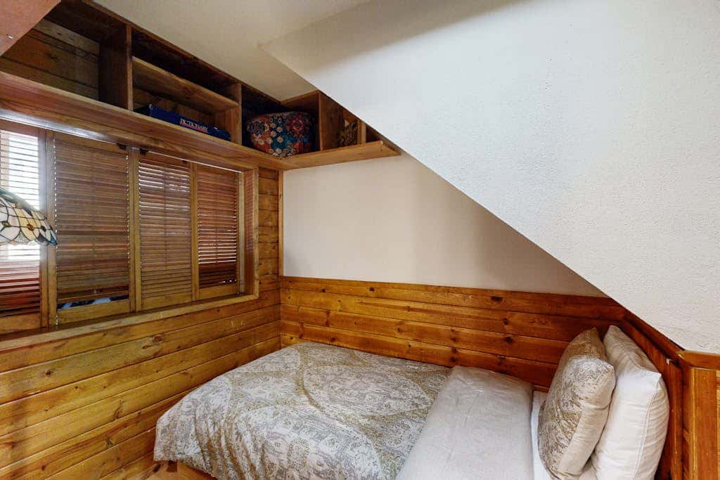 Eclectic second floor condo with loft, balcony, & gas fireplace - family friendly