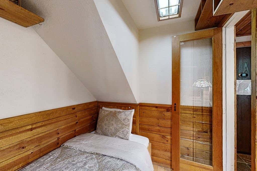 Eclectic second floor condo with loft, balcony, & gas fireplace - family friendly