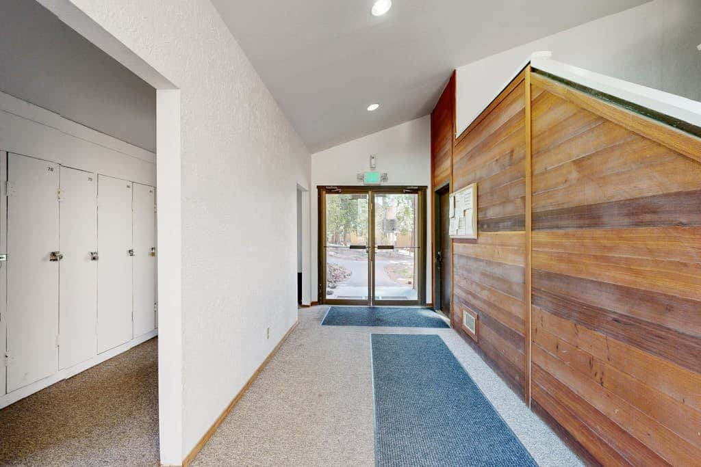 Eclectic second floor condo with loft, balcony, & gas fireplace - family friendly