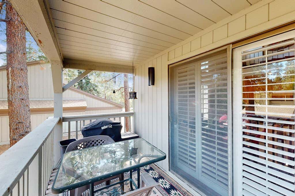 Kingwood Village Condo with Sparkling Pool Near Beach & Northstar