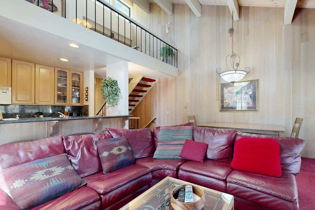 Kingwood Village Condo with Sparkling Pool Near Beach & Northstar