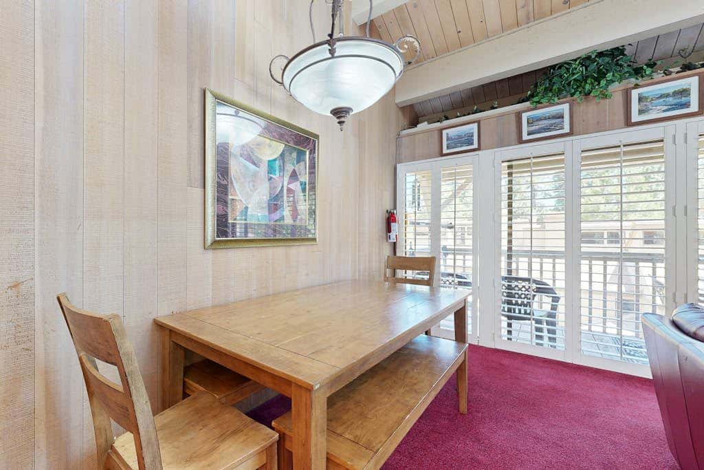 Kingwood Village Condo with Sparkling Pool Near Beach & Northstar