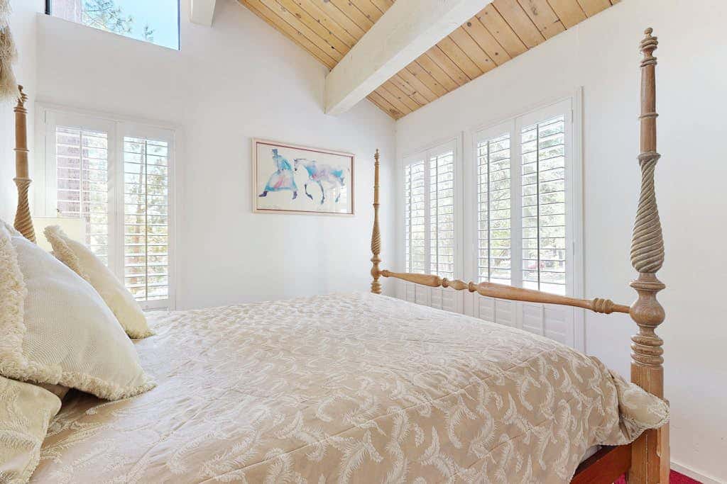 Kingwood Village Condo with Sparkling Pool Near Beach & Northstar