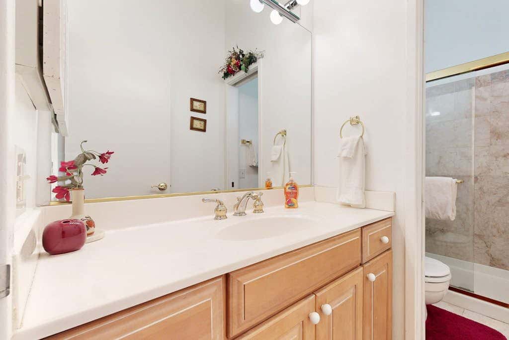 Kingwood Village Condo with Sparkling Pool Near Beach & Northstar