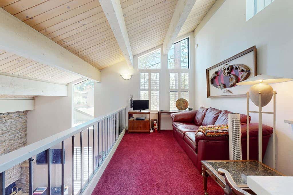 Kingwood Village Condo with Sparkling Pool Near Beach & Northstar