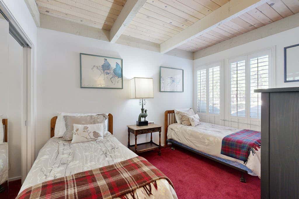 Kingwood Village Condo with Sparkling Pool Near Beach & Northstar