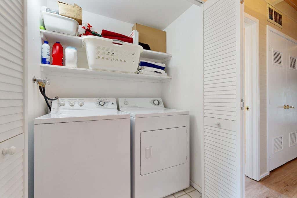 Kingwood Village Condo with Sparkling Pool Near Beach & Northstar