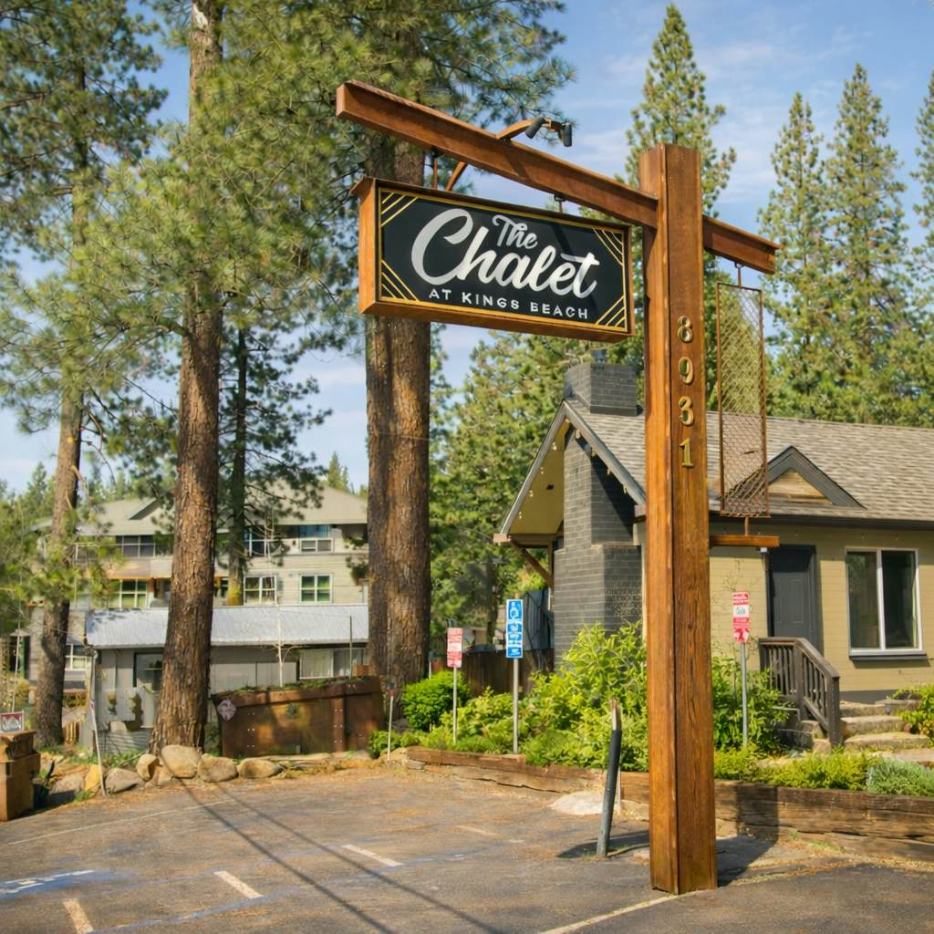 Welcoming hotel with lakeview, golf, skiing, WiFi, & Netflix