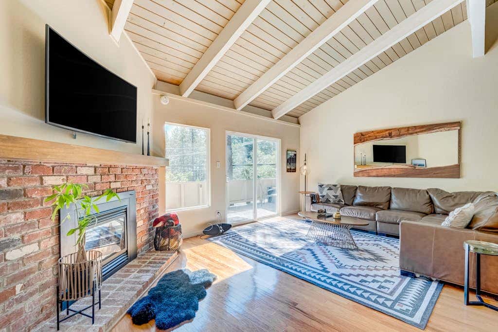 Two-story mountain-view condo with balcony, fireplace & pool - dog-friendly