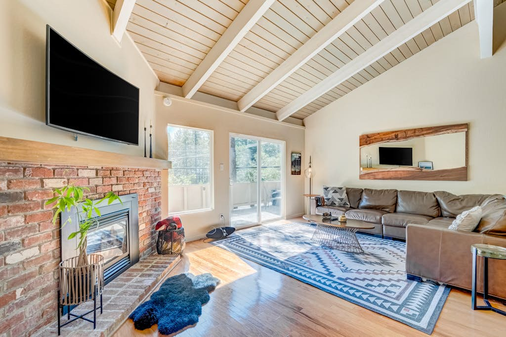 Two-story mountain-view condo with balcony, fireplace & pool - dog-friendly