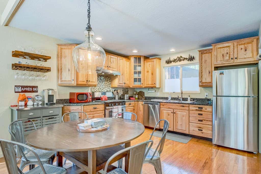 Two-story mountain-view condo with balcony, fireplace & pool - dog-friendly