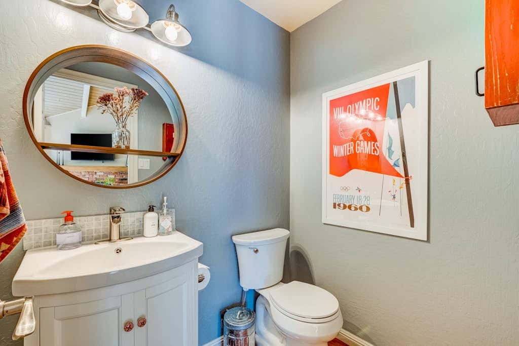 Two-story mountain-view condo with balcony, fireplace & pool - dog-friendly