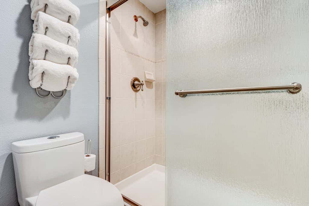 Two-story mountain-view condo with balcony, fireplace & pool - dog-friendly