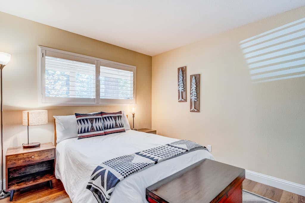 Two-story mountain-view condo with balcony, fireplace & pool - dog-friendly