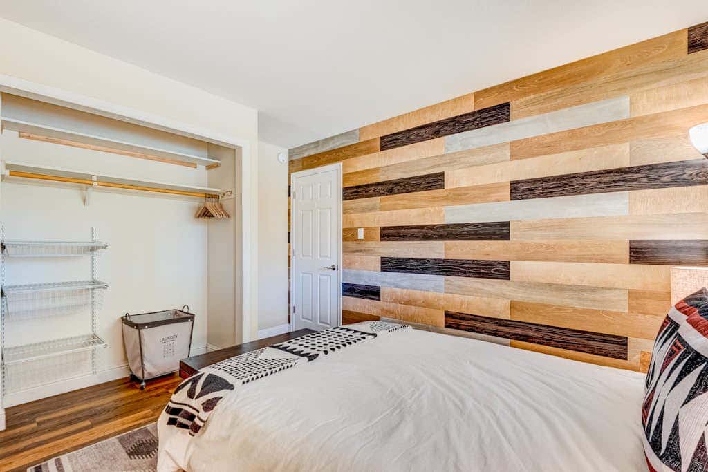 Two-story mountain-view condo with balcony, fireplace & pool - dog-friendly