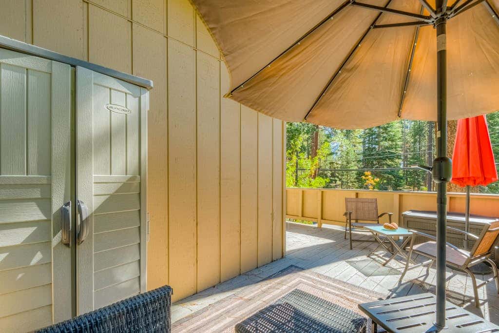 Two-story mountain-view condo with balcony, fireplace & pool - dog-friendly