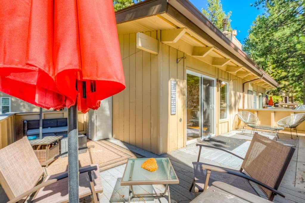 Two-story mountain-view condo with balcony, fireplace & pool - dog-friendly