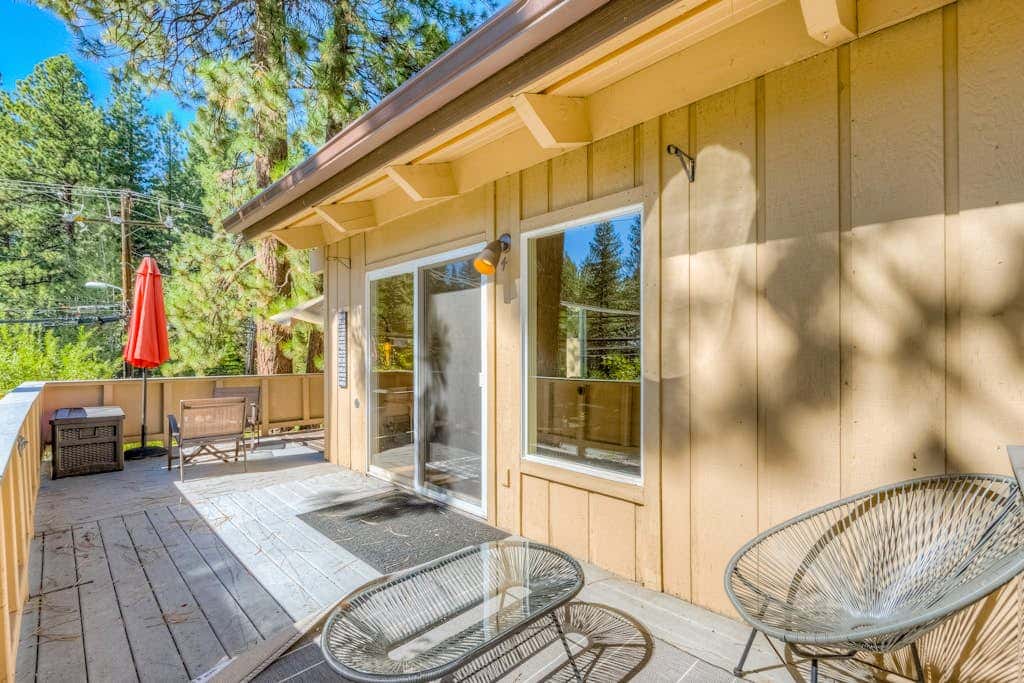 Two-story mountain-view condo with balcony, fireplace & pool - dog-friendly